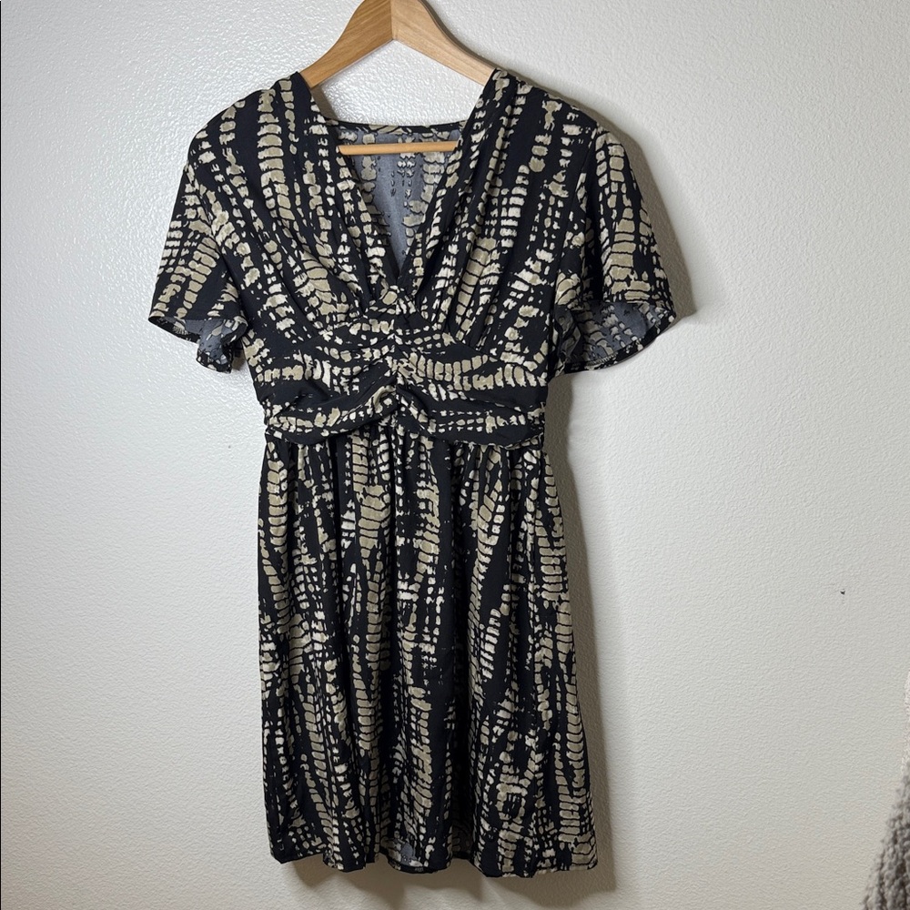 Elegant Black and Cream Women's Mini Dress